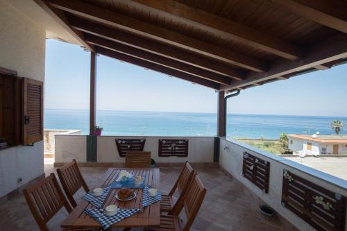 Gioiosa Marea Appartement | BLUE HOUSE by Perry-Holiday