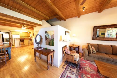Mira Monte Hôtel | Blue Iguana Inn