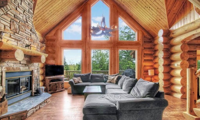 Fiddler Lake Resort Chalet De Ski | Blue Moose : spa , piscine et accès lac