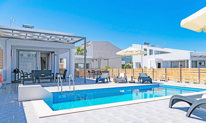 Platanes Villa | Modern Beachfront villa, No car needed 5