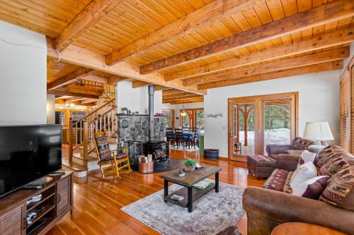 Sagle Maison | Blue Raven Mountain Home