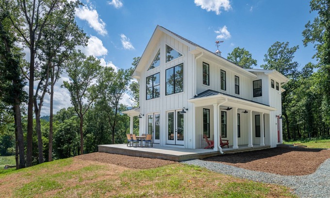 Afton Maison | Blue Ridge Mountain Views - Heart of VA Wine Country