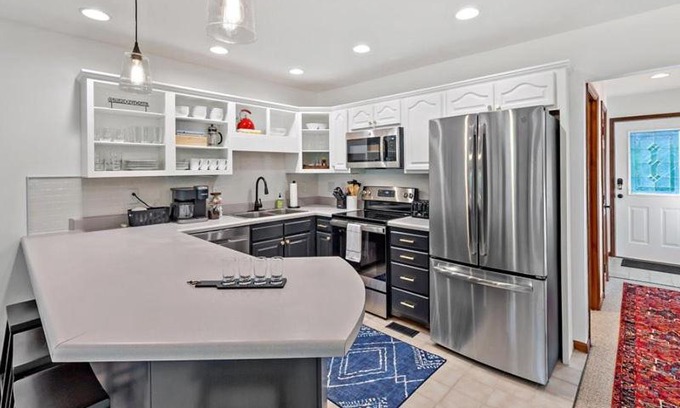 Frank Maison | Blue Ridge View Pet Friendly, Deck, Grill