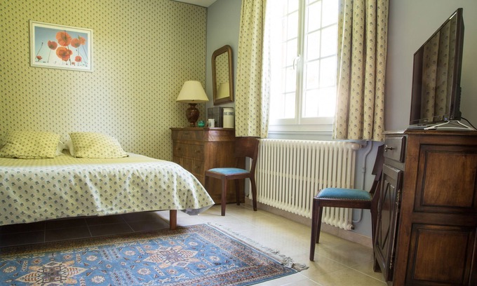 Vergt Maison | Chambre bleue : une suite confortable au coeur d'un domaine périgourdin