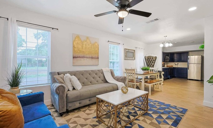Dallas Maison | Blue Royalty - 4bd Downtown close to everything