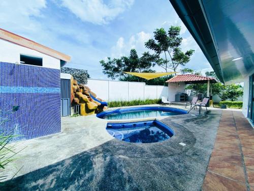 Canton Guatuso Maison | Blue Rriver House