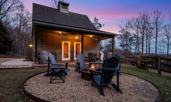 Nellysford Maison | Dépendance-Salle de bain privée séparée-Blue's Barn