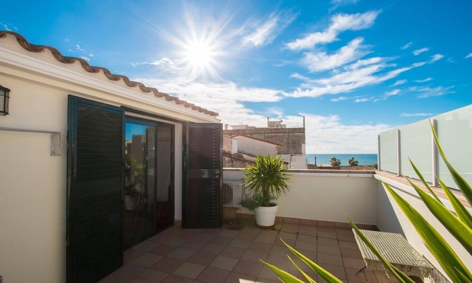 Canet de Mar Appartement | Appartement Blue Sea avec terrasse ensoleillée et Wi-Fi