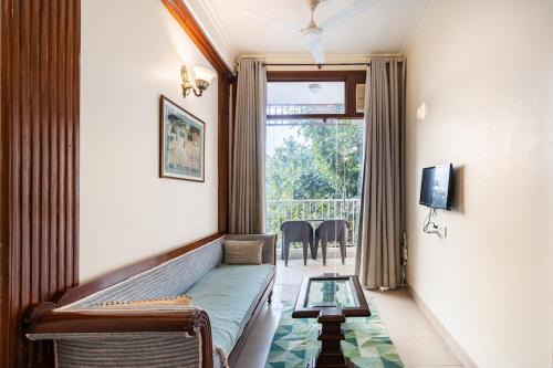 Hauz Khas Village Appartement | Blue Sky 1 Bedroom Apartment with a fort view