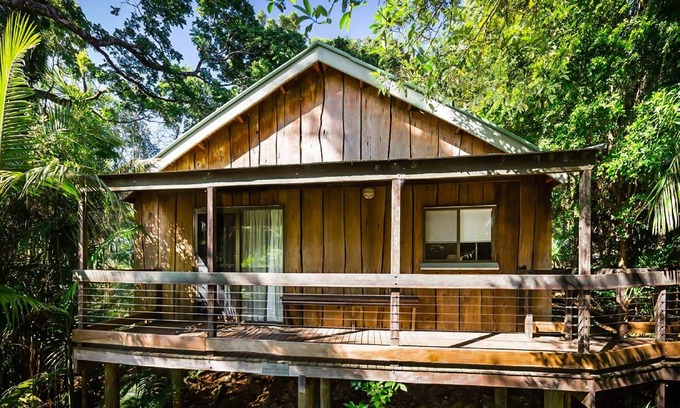 England Creek Cottage | Chalet en bois indépendant dans la forêt tropicale, idéal pour les familles.