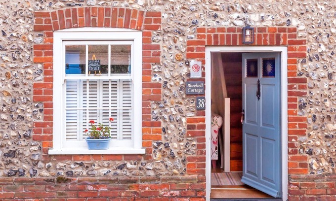 Burnham Market Maison | Bluebell Cottage - sleeps 3 guests in 2 bedrooms