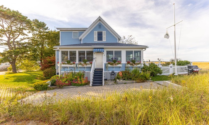 Biddeford Pool Maison | Bluebell Cottage Beachfront Vacation