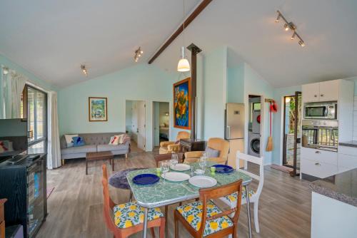 Onemana Maison | Bluebird Bach - Onemana Holiday Home