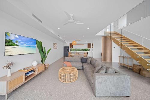 Bokarina Maison | Bluebird Villa - 3min Stroll to Bokarina Beach