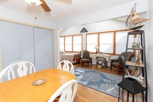 Vermilion Maison | Bluebirds Road to Happiness