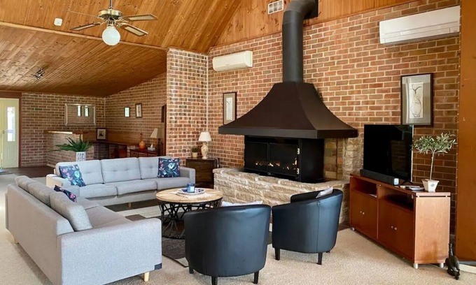 Lovedale Cabine | Bluebush Estate - The Lodge - Group Accommodation at it's Best!