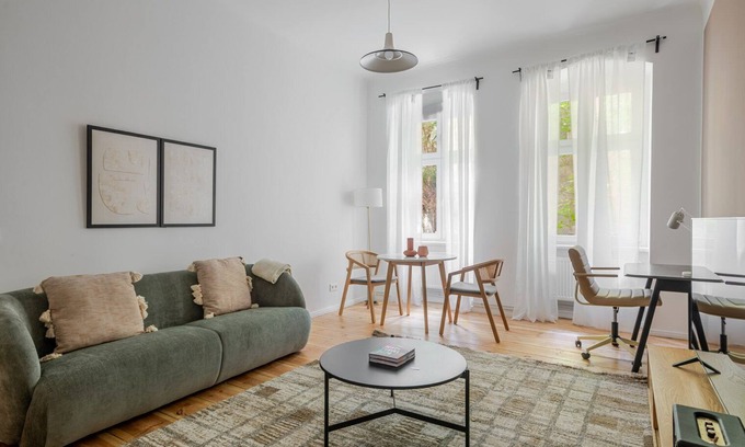 Alt-Treptow Appartement | Blueground | Alt-Treptow, view, nr Spreeufer