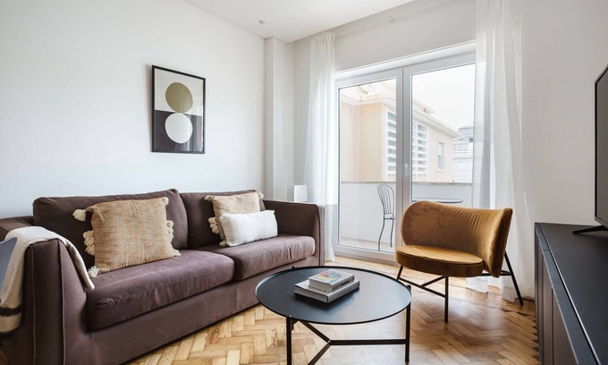 Alvalade Appartement | Blueground | Alvalade, balcony, elev, a/c & washer