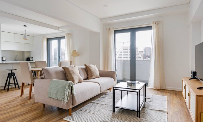 Casal da Ladeira Appartement | Blueground | Alvalade, balcony, nr Gulbenkian
