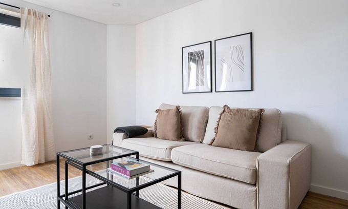 Casal da Ladeira Appartement | Blueground | Alvalade, balcony, nr Campo Pequeno