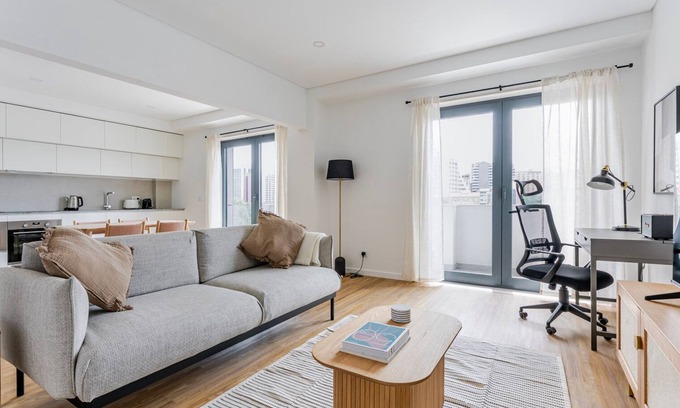 Casal da Ladeira Appartement | Blueground | Alvalade, balcony, nr Campo Pequeno