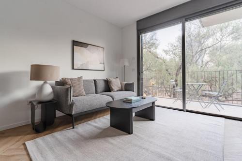 Tel Aviv Appartement | Blueground at Ramat HaHayal, Garden view, Balcony