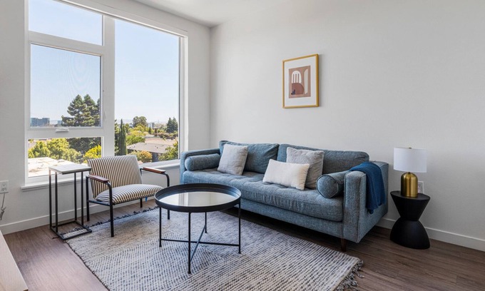 Belmont Appartement | Blueground | Belmont, pool, nr Coyote Point