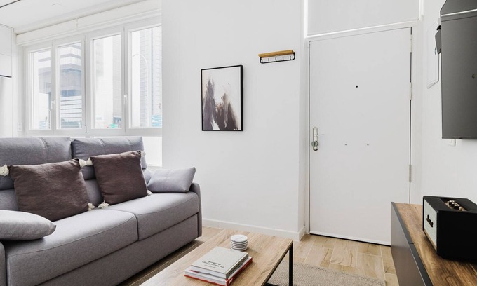 Cotos Appartement | Blueground | Castilla, AC & w/d, nr Retiro