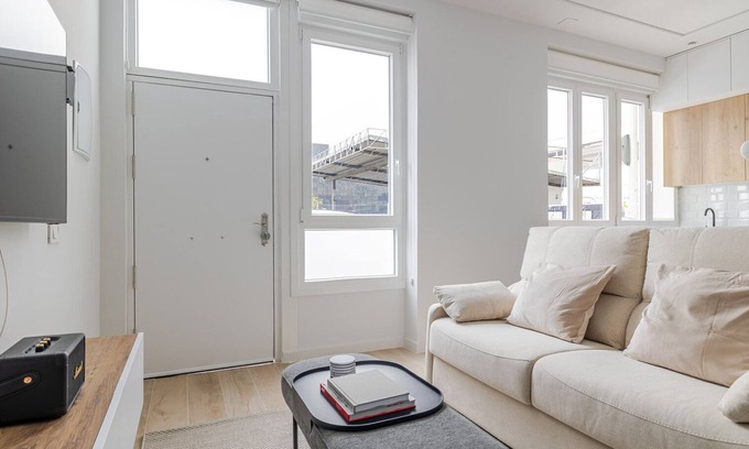 Cotos Appartement | Blueground | Castilla, AC & w/d, nr Retiro