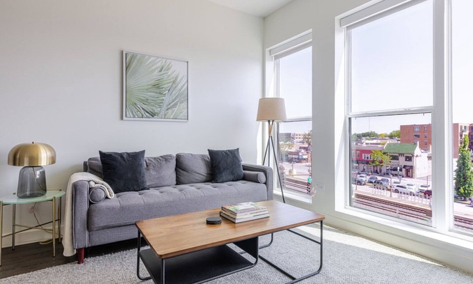 Elmhurst Appartement | Blueground | Elmhurst, pool & gym, nr park