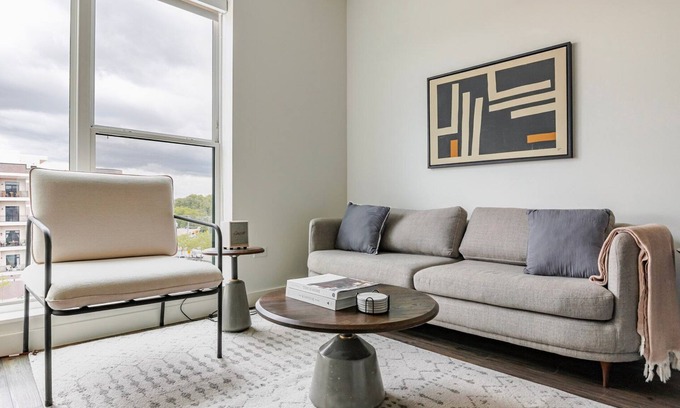Elmhurst Appartement | Blueground | Elmhurst, pool, nr Elmhurst Art Museum