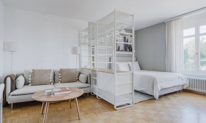 Hard Appartement | Blueground | Hard, fully furnished & ready
