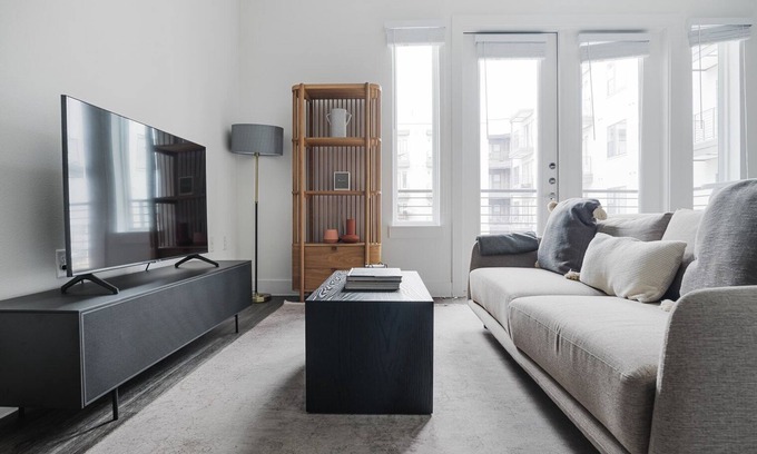 Highland Appartement | Blueground | Highland, pool, w/d, gym, nr Domain
