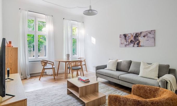 Alt-Treptow Appartement | Blueground | Kreuzberg, nr park, w/pool & w/d