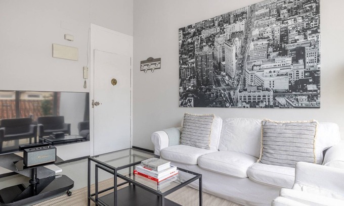 Barrio de La Latina Appartement | Blueground | La Latina, AC & w/d, nr Retiro