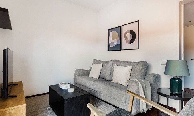 La Maternitat i Sant Ramon Appartement | Blueground | La Maternitat, balcony, near Camp Nou