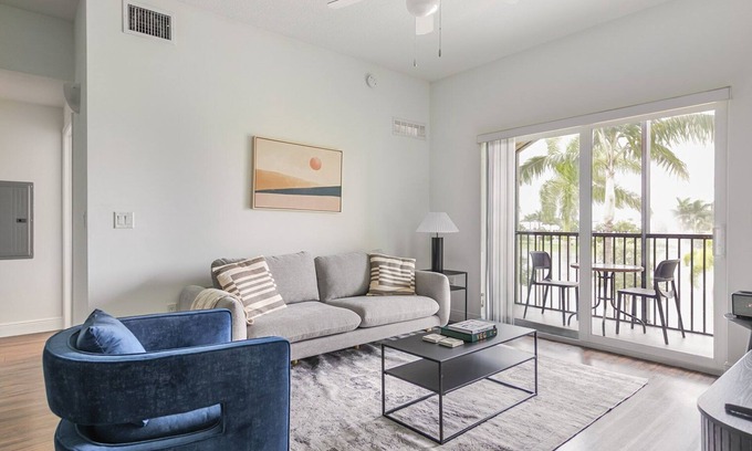 Miramar Appartement | Blueground | Miramar, pool, nr C.B. Smith Park