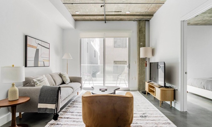 Culver City Appartement | Blueground | Palms, pool, nr Culver City Park