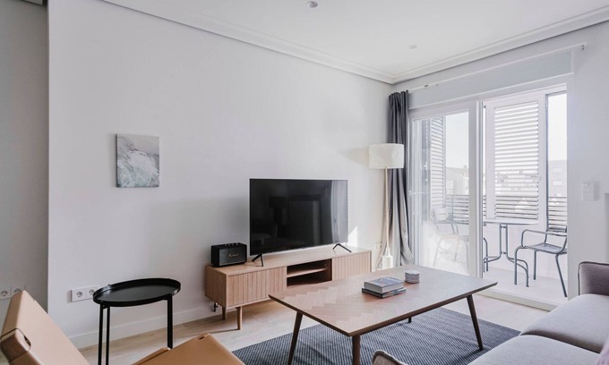 Chamberi Appartement | Blueground | Rios Rosas 3bd apartment