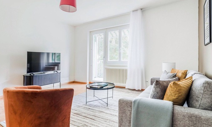 Sihlfeld Appartement | Blueground | Wiedikon, w/d, fully furnished