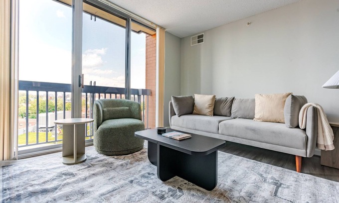 Woodmont Triangle Appartement | Blueground | Woodmont Triangle, fitness, nr Park