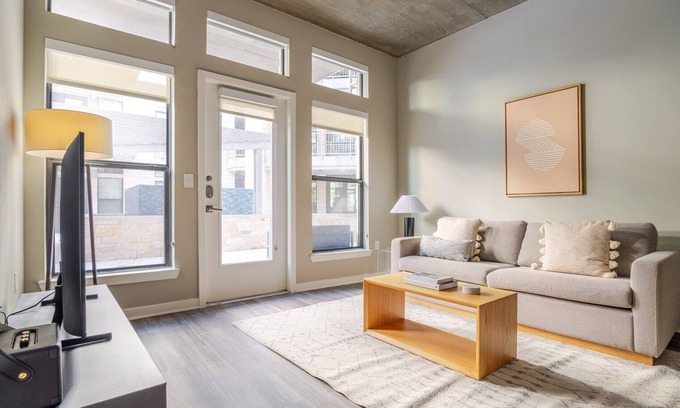 Barton Heights Appartement | Blueground | Zilker, pool, nr Zilker Park