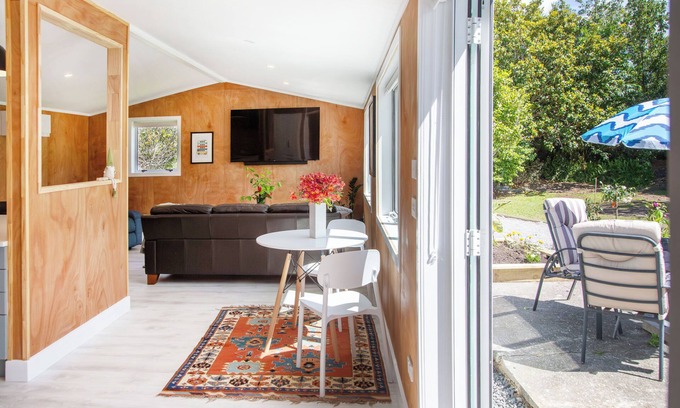 Paraparaumu Beach Maison | Bluegum Bach by the sea