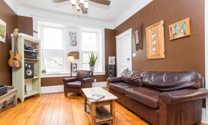West Town Appartement | Maison unique d'IKlektik une chambre pleine d'art étonnant