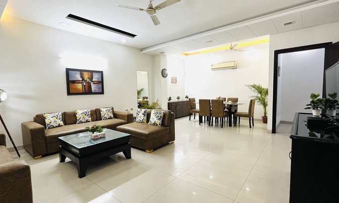 New Delhi Appartement | BluO 2BHK @ Greater Kailash Lift, Balcony, Parking