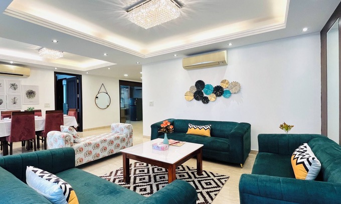 B4 Block Appartement | BluO 4BHK Safdarjung Enclave - Balcony, Lift