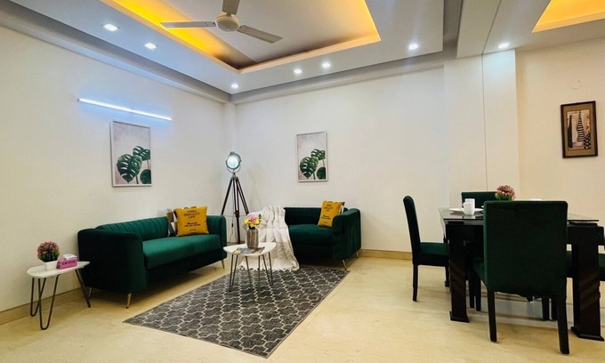 Sainik Farm Appartement | BluO Superior 2BHK - Select Citywalk & MAX Saket