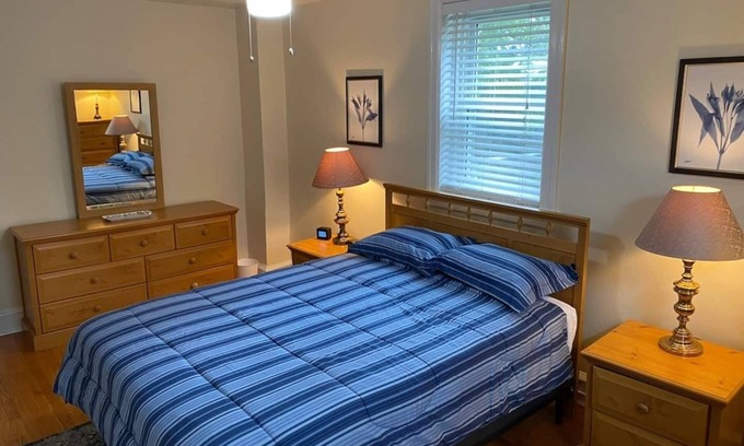Bryn Mawr Appartement | BM~4 2mins DT/Patio+Parking/50” Roku TV/400 Mbps
