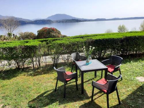 Belgirate Appartement | BMP APARTMENT GIOIOSA 2 giardino vista Lago Maggiore