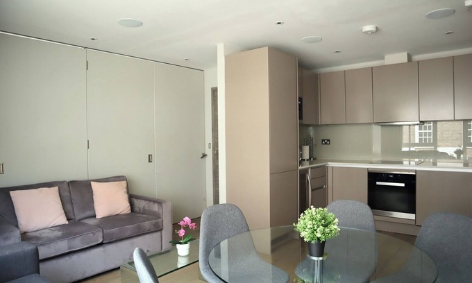Vincent Square Appartement | BnBNook - Bright 3BR by Trafalgar Square and Big Ben
